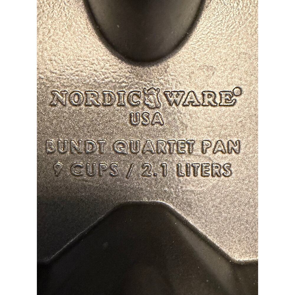 Nordic Ware 9-Cup Bundt Cake Quartet Pan in Metallic Gray Y2K Excellent Shape - Picture 4 of 9